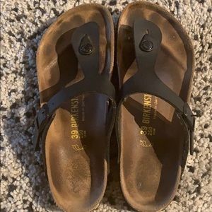 Black thong Birkenstock sandals. Sz 39